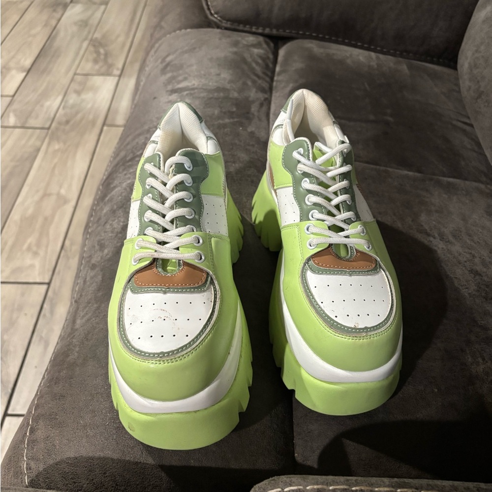 Koi kiwi juice  and White Women's Sneakers juice